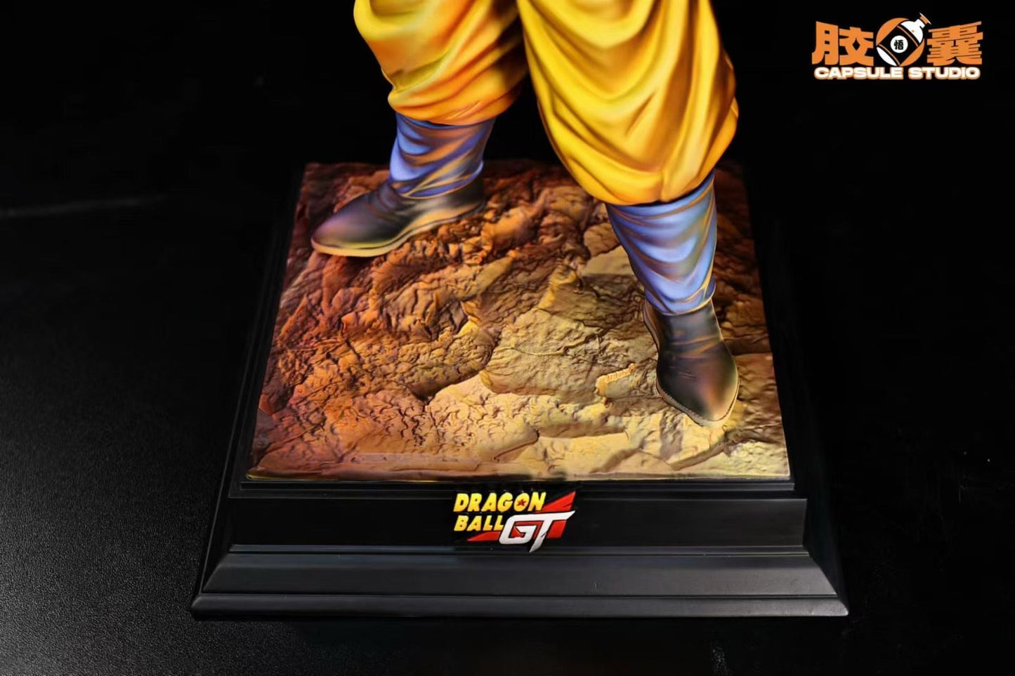 Capsule Studio - Clenched Fist Super Saiyan 4 Goku | 抱拳超四悟空