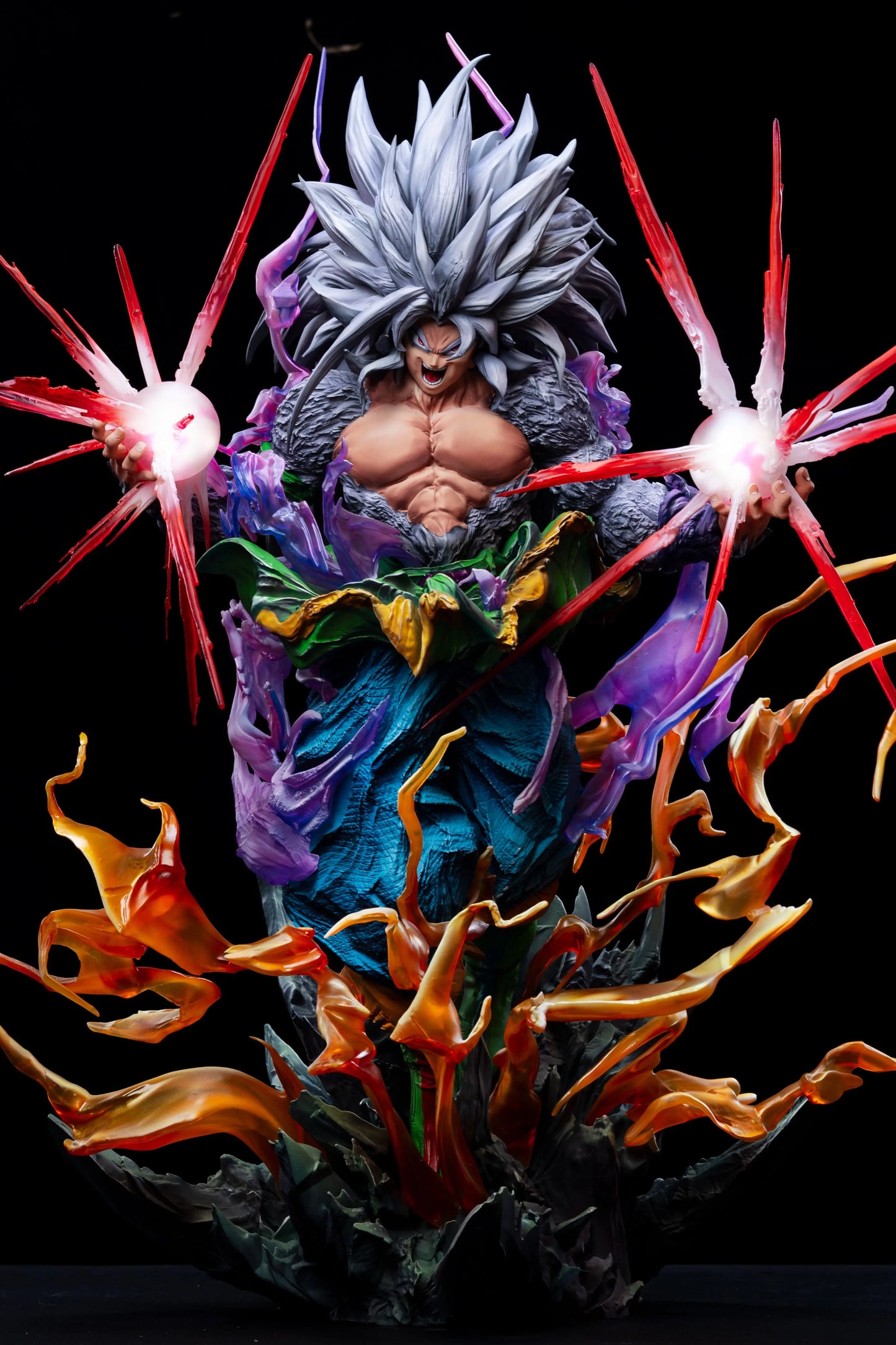 【Pre-sale】1/6 and 1/4 Scale SS4 and SS5 Goku with LED-Iron Curtain Studio