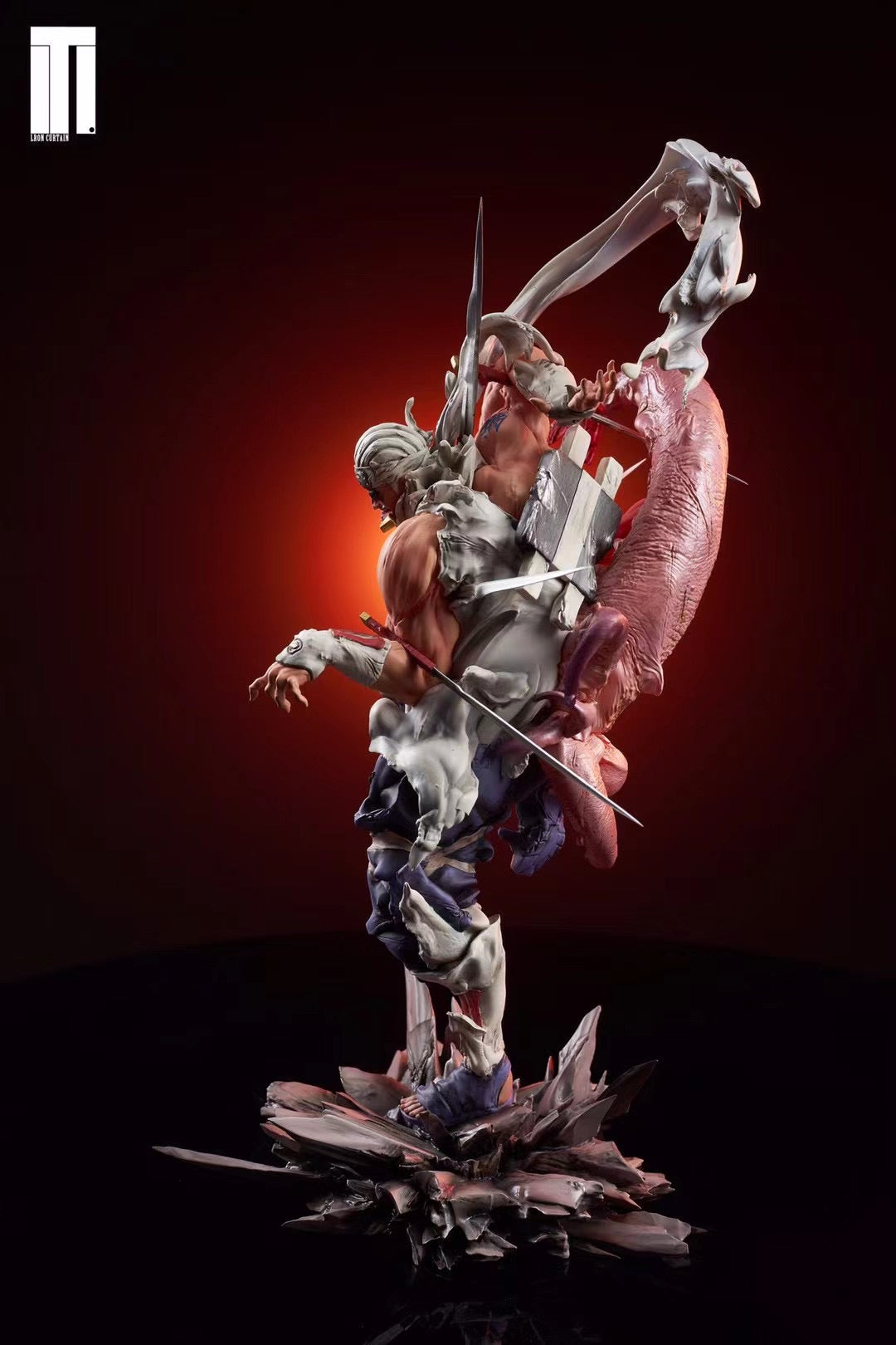 Iron Curtain Studio - Eight Tails Killer Bee | 八尾奇拉比