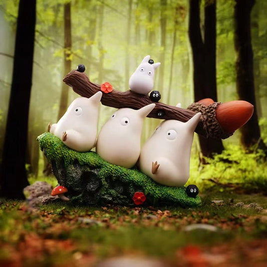 LongMiao Studio - Totoro Carrying Acorns | 搬橡果的龙猫