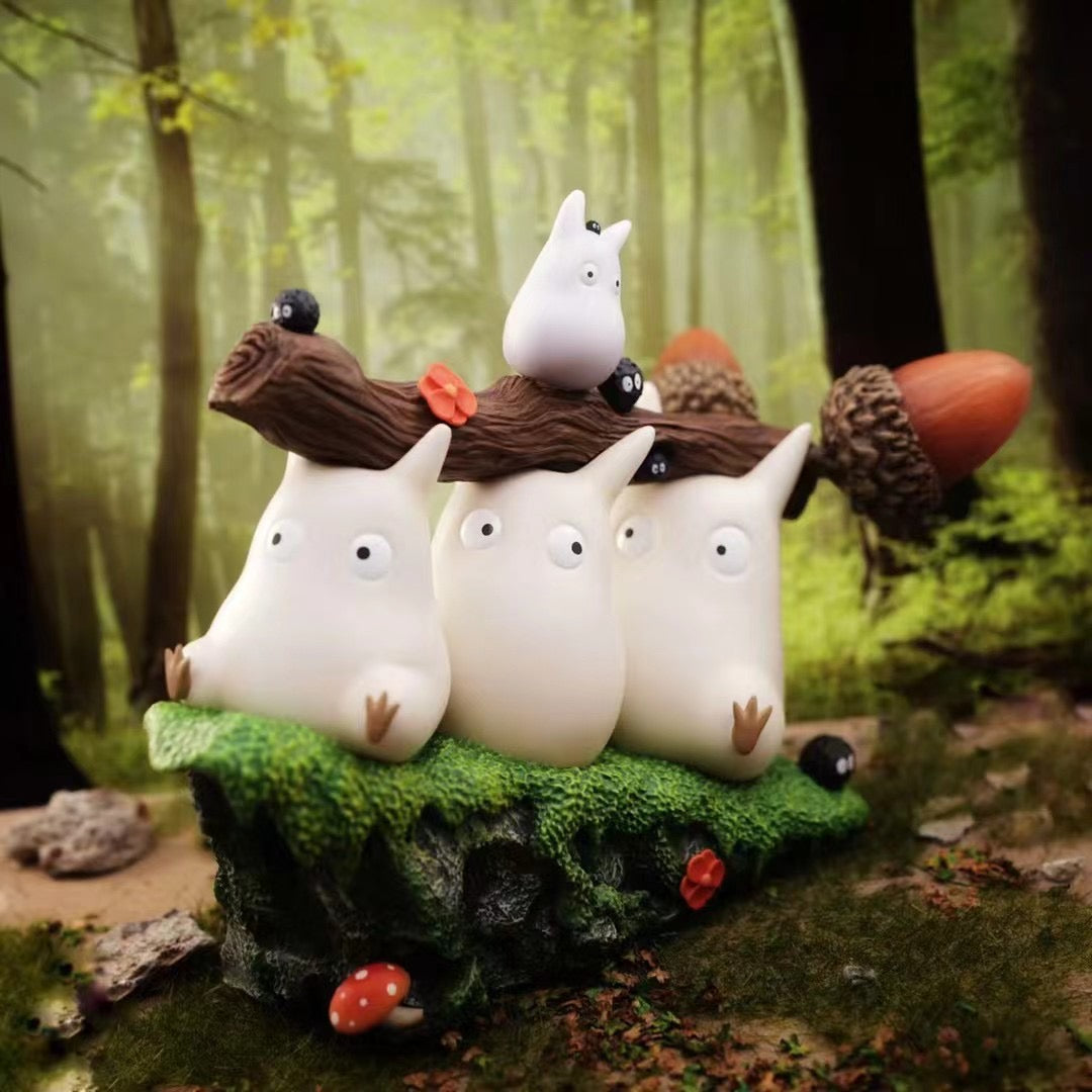 LongMiao Studio - Totoro Carrying Acorns | 搬橡果的龙猫