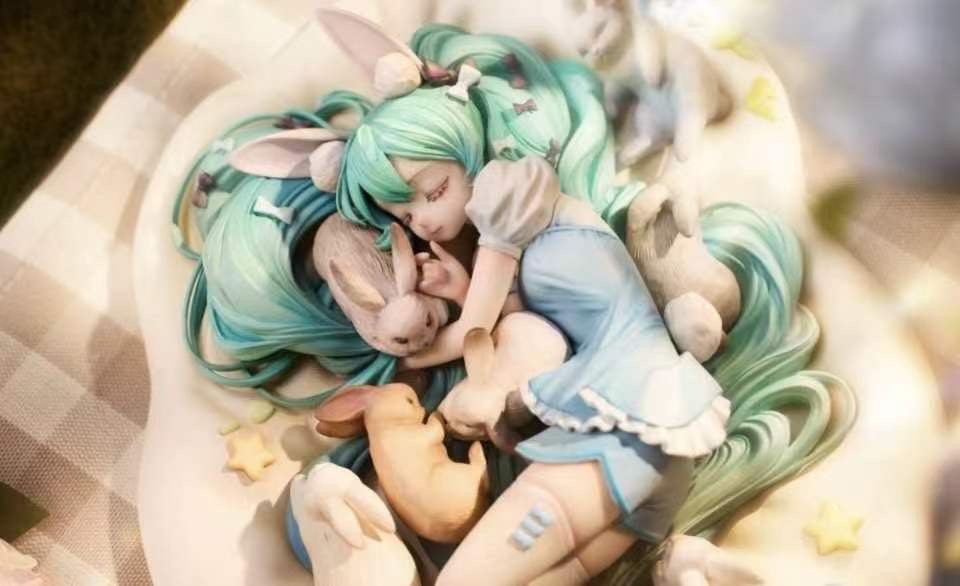 Liang Can Studio - Sleeping Rabbit Hatsune Miku | 眠兔 初音未来